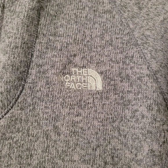 Women Size Medium The North Face 1/2 Zip Pullover Fleece Sweater Color Purple - Picture 2 of 9